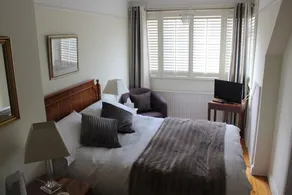 Cranleigh House Bed & Breakfast - Image 3