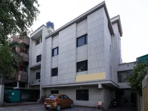 Capital O 9367 Hotel Agra Cantt - Image 4