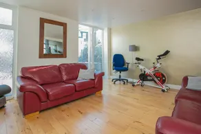 Clapham Junction House With Garden - Image 4