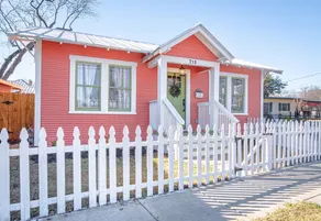 Dazzling 3 Br/2 BA Home Near Downtown Tower Americas - Image 2