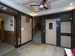 OYO Flagship 12177 Hotel Crystal Inn - Image 5