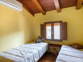 Cosy Holiday Home in Valencia With Billiards and Barbecue - Image 4