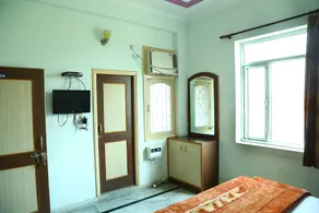 Hotel City Ganga by OYO Rooms - Image 2