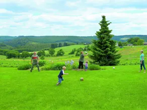 Calm Holiday Home with Garden in Bièvre - Image 2