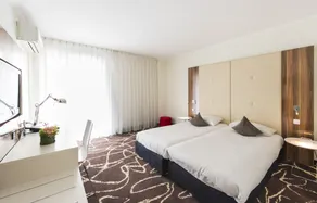 Ambassador Hotel - Image 3