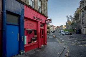 ALTIDO Unique&Artsy Royal Mile Apt - Relive Music History - Image 3