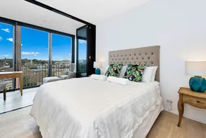 Manhattan style apartment in Central Sydney - Image 3