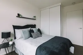Cosy Melbourne Apartment Close To CBD - Image 3