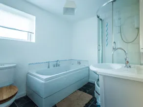 Alluring Holiday Home in Livingston Near Town Centre - Image 2