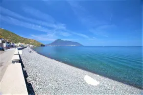 Seafront Apartment - Beach in front - Image 5