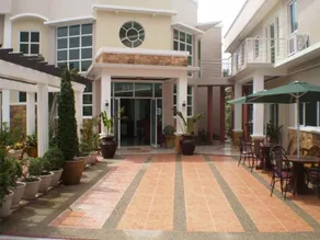 Regal Plaza Hotel - Image 4
