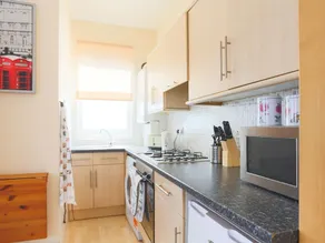 Spacious Studio in Harrow 46c - Image 2