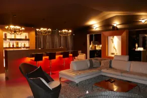 Contemporary Style With Amazing View 3-4 Br - Image 3