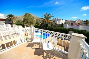 Appartement avec jardin, terrasse et piscine - Image 5