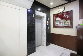 OYO 10277 Hotel Delux Golden - Image 5