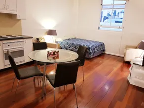 Darling Harbour Cozy 1 Bedroom Apartment - Image 5
