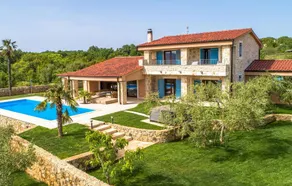 Beautiful Home in Linardici With 4 Bedrooms, Jacuzzi and Outdoor Swimming Pool - Image 2