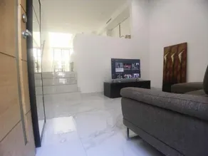 154 Wyndham - Image 3