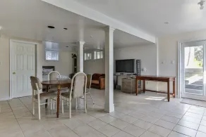 QuickStay Lake Simcoe Homestyle Cottage Private Beach - Image 4