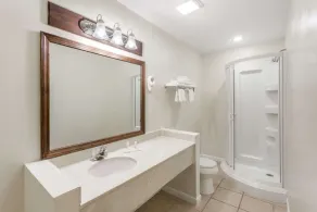 Baymont by Wyndham Greensboro/Coliseum - Image 2