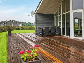 Spacious Holiday Home in Hemmet With Relaxing Whirlpool - Image 2