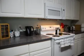 Upgraded 3 bed apt Close to Beaches and Mayo Clinic - Image 3
