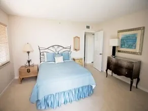 Elegant Condo with Olympic-Size Pool and Gorgeous Sunset Views by RedAwning - Image 5