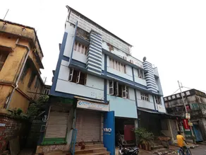 OYO 14232 Behala Guest House - Image 3