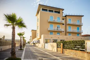 Hotel in Marina di Cecina a few steps from the sea - Image 5