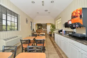 LAX Stadium Inn - Image 5