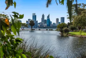 Bright 1BR Apartment Close to Foreshore & Cbd - Image 4