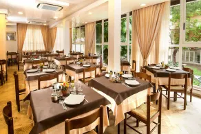 Mon Hotel - Image 5