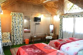 Houseboat - Image 3