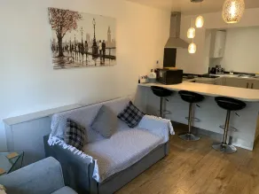 Stylish and Immaculate 2-bed Apartment in Leigh - Image 3