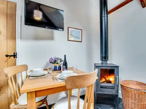 Romantic Cottage With Cosy Living Room, Nearby the Beach - Image 2