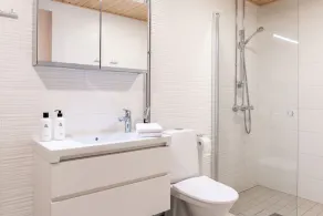 Spacious 1br with parking on the street - Image 5