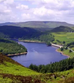 In the Posh Suburb Enjoy the Peak District Views - Image 5