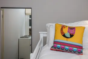 3 Bedroom Apartment by Battersea Park - Image 2