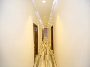 Hotel Golden Brooks by OYO Rooms - Image 5