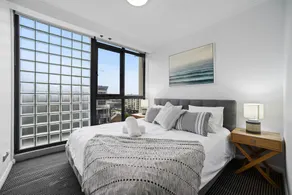 Stylish and Spacious Apt with Double Living Room - Image 4
