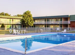 Budget Host Inn - Image 4