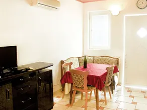 Tranquil Holiday Home in Metajna With Balcony - Image 2