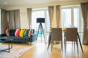 Thames View 2 Bed Apartment With Balcony - Image 5