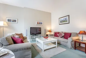 SCSE Modern Apartment - Image 3