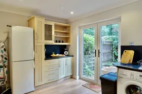 Large Home Central Exeter - Image 2
