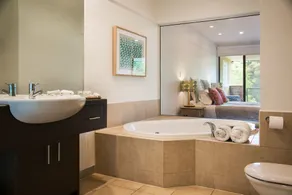 Lake Daylesford Lodge 3 - Image 5