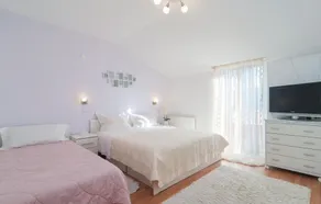 Awesome Home in Dugopolje With 4 Bedrooms, Wifi and Outdoor Swimming Pool - Image 4