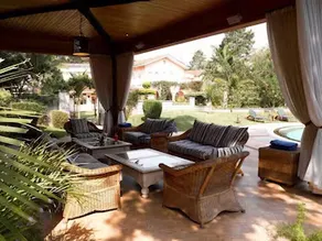 House of Waine - Image 2