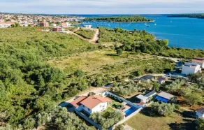 Nice Home in Pula With Outdoor Swimming Pool, Wifi and 2 Bedrooms - Image 4