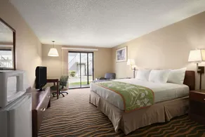 Howard Johnson Inn & Suites Tacoma Near McChord AFB - Image 5